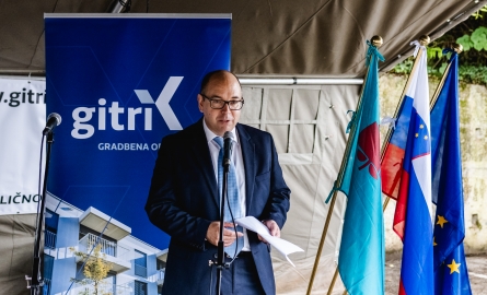 Direktor SS MONG Peter Jan